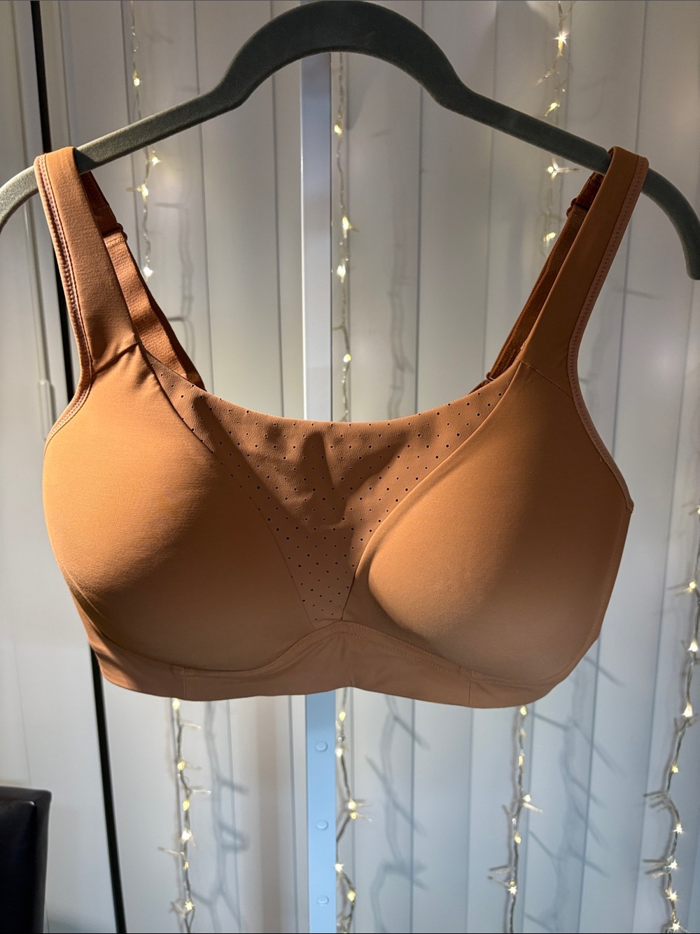 Lululemon Sports Bra size 38DD.
Excellent Condition. #83